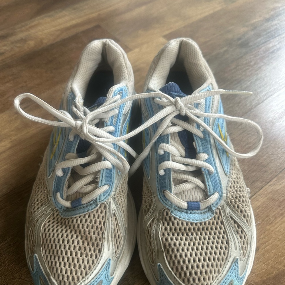 Brooks Adrenaline GTS 7 Blue and Beige Athletic Sneakers